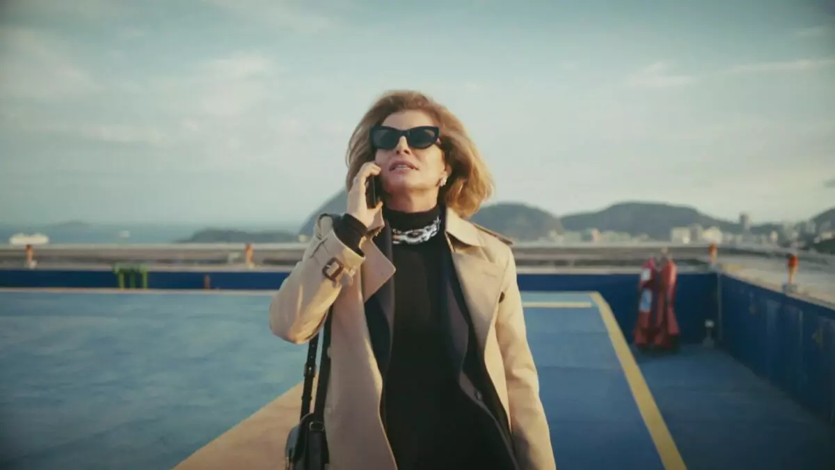 Odete Roitman (Débora Bloch) no trailer da segunda versão de Vale Tudo