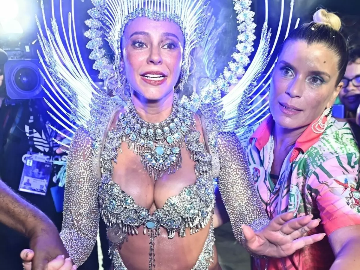 Paolla Oliveira no desfile da Grande Rio