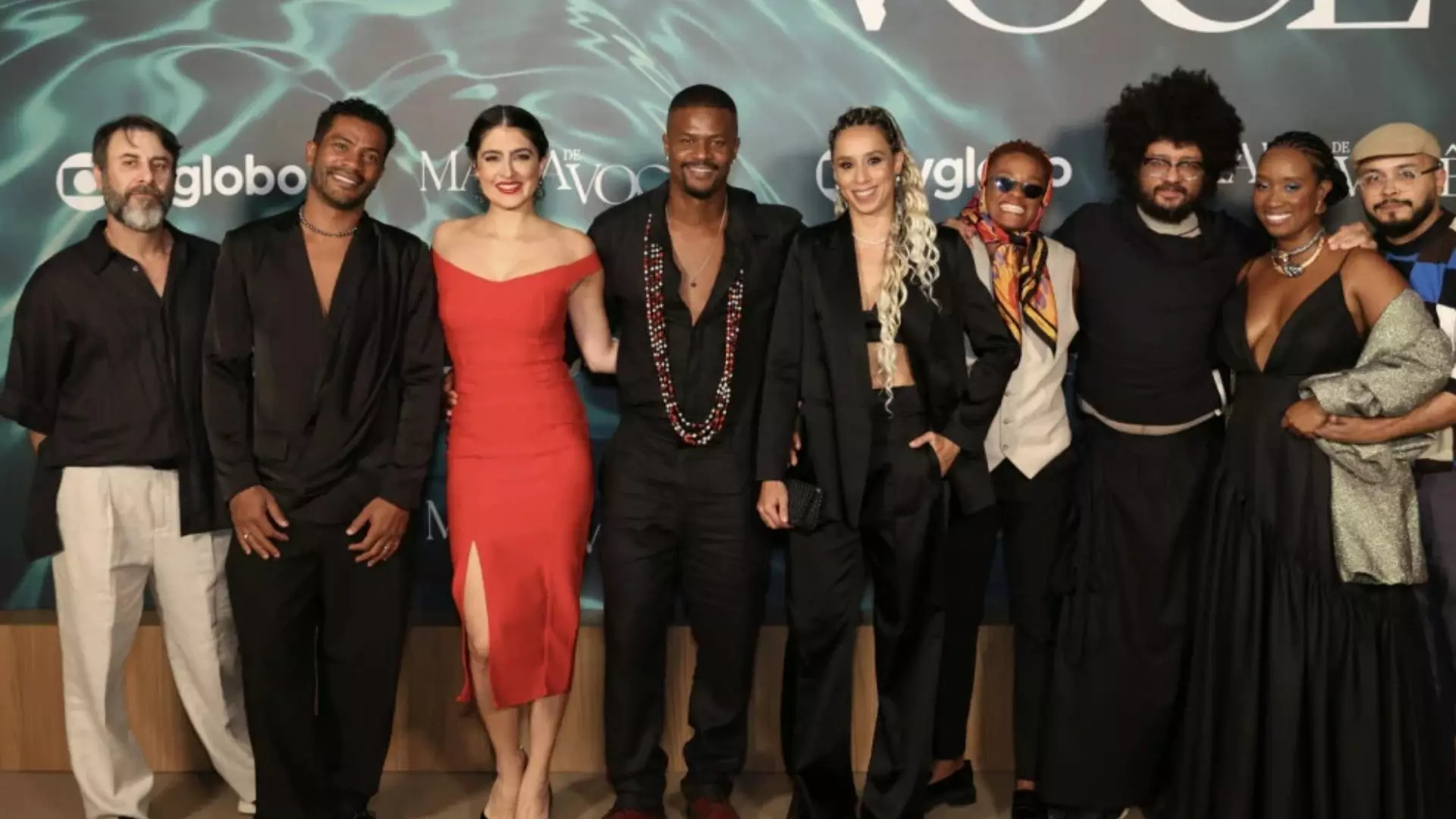 Parte do elenco de Mania de Você