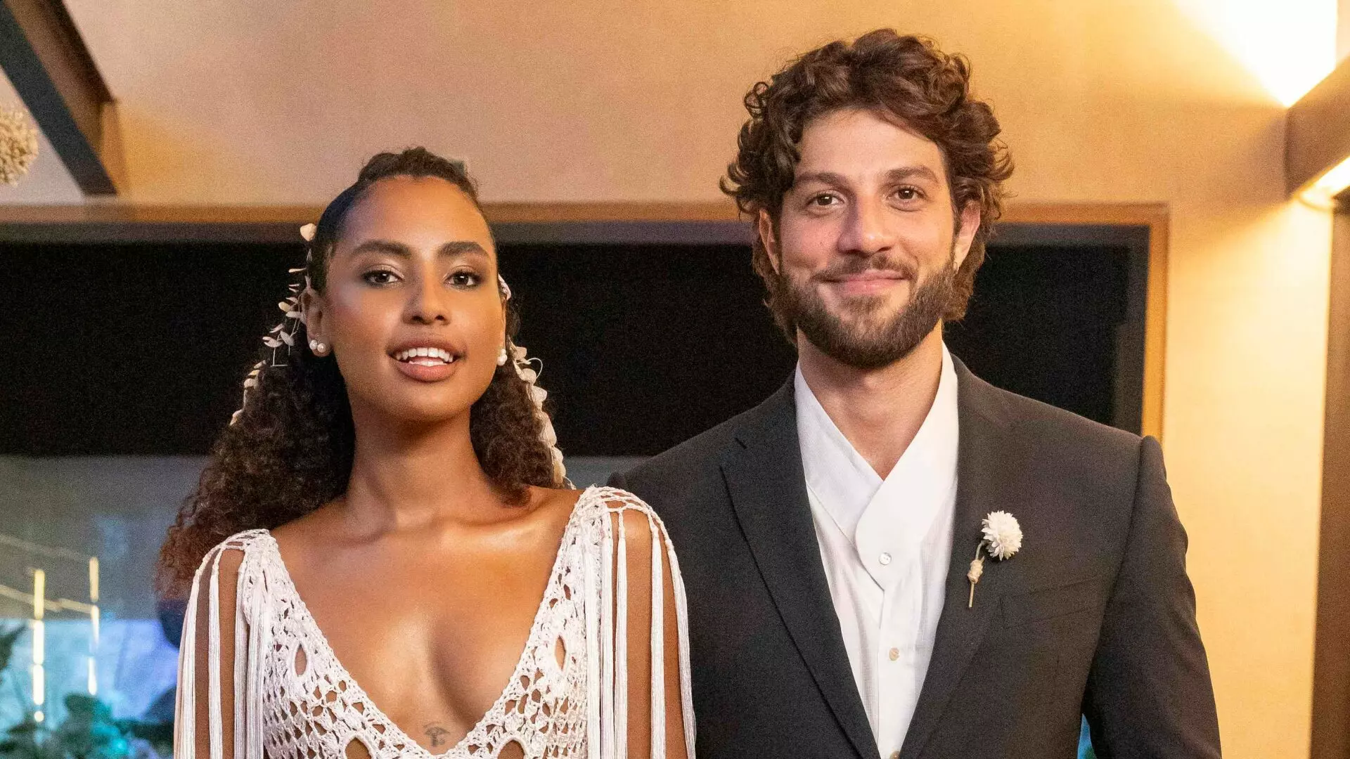 Viola (Gabz) e Mavi (Chay Suede) em Mania de Você