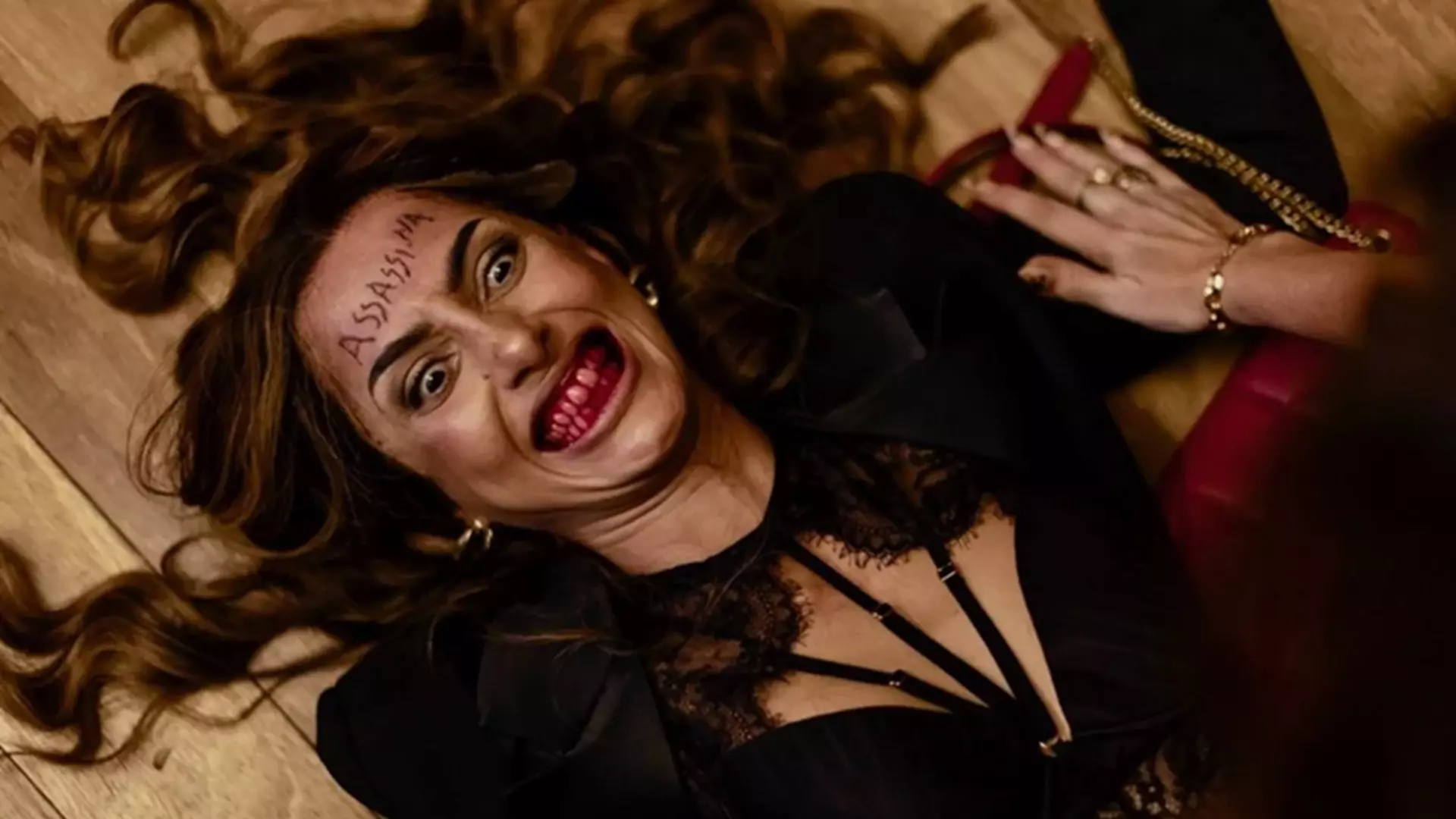 Lola (Camila Pitanga) em Beleza Fatal