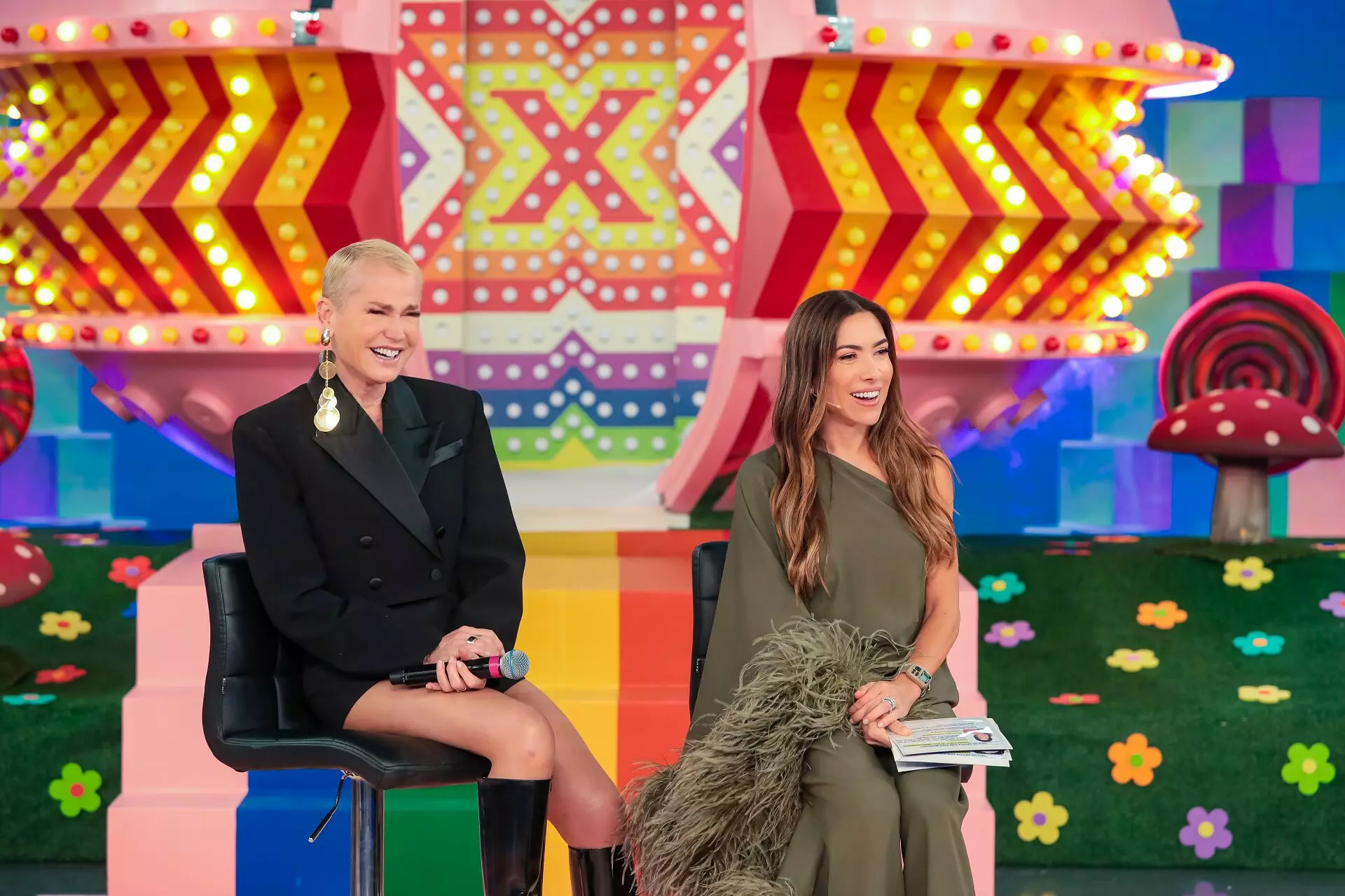 Patrícia Abravanel e Xuxa Meneghel na homenagem à Rainha dos Baixinhos feita pelo Programa Silvio Santos