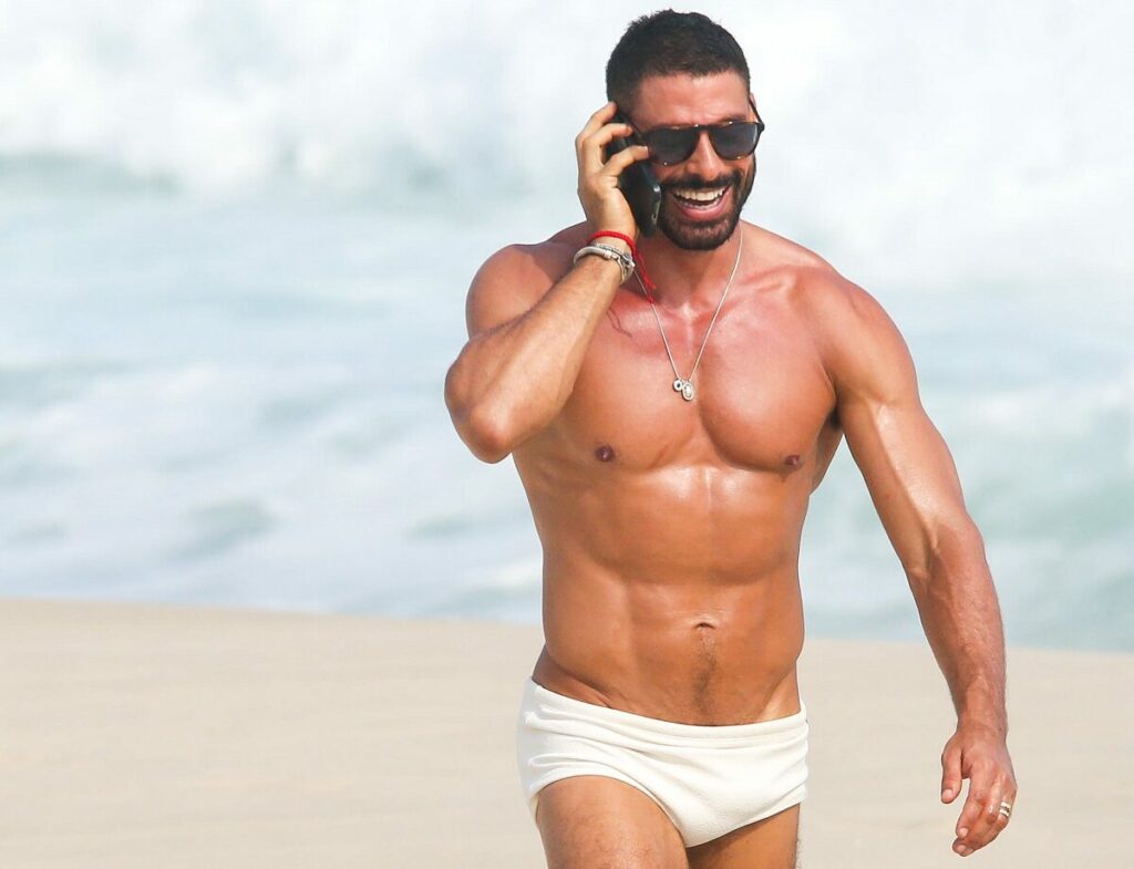 César (Cauã Reymond) em Vale Tudo