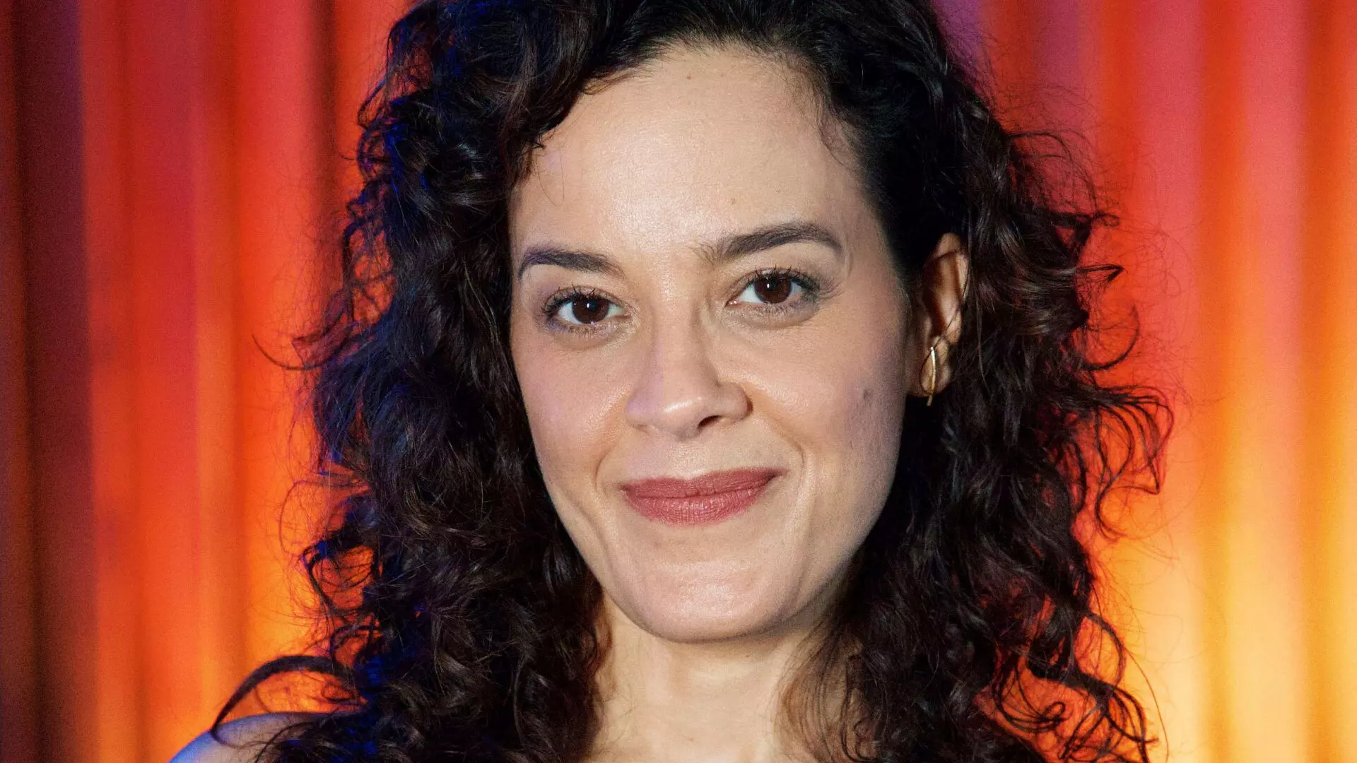 Cecília (Maeve Jinkings)