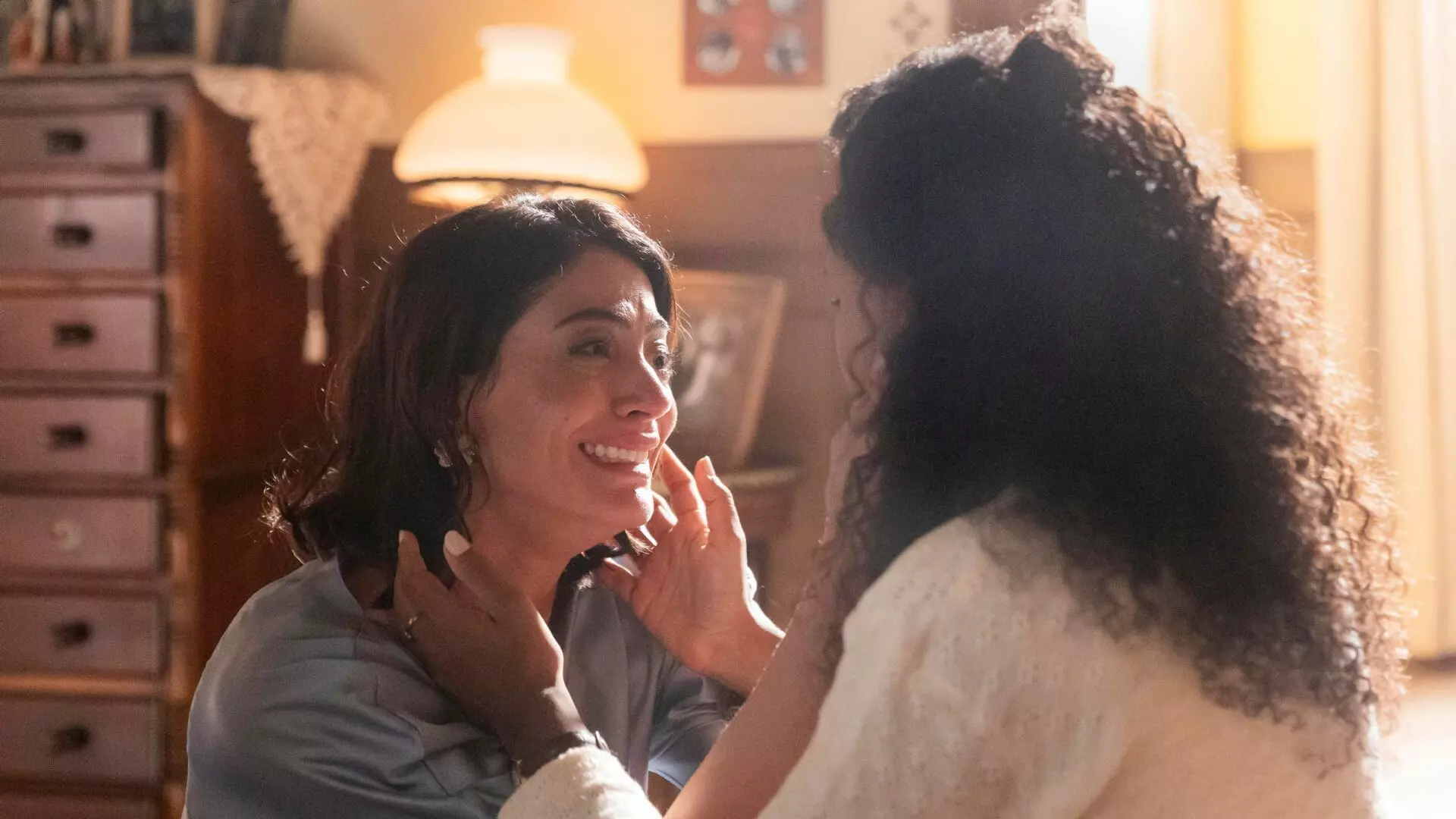 Clarice (Carol Castro) e Beatriz (Duda Santos)
