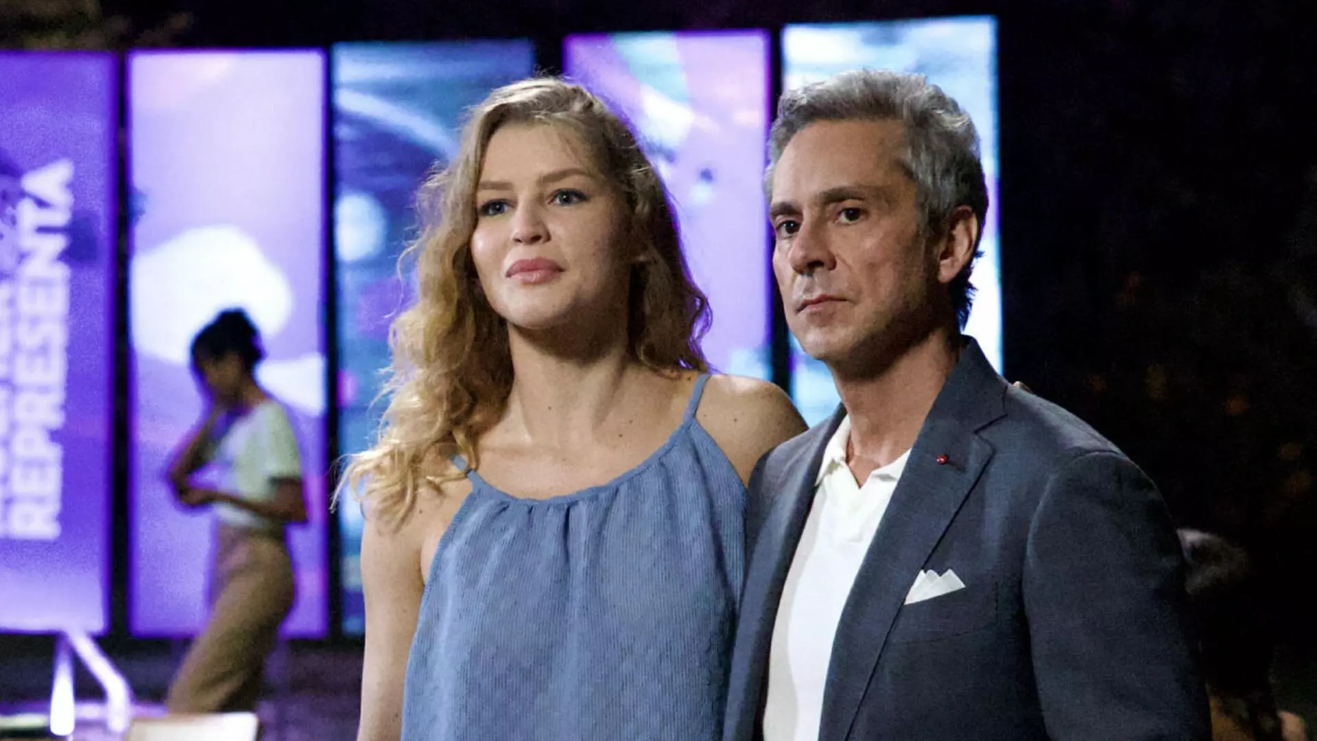 Claudia (Rhaisa Batista) e Marco Aurélio (Alexandre Nero)