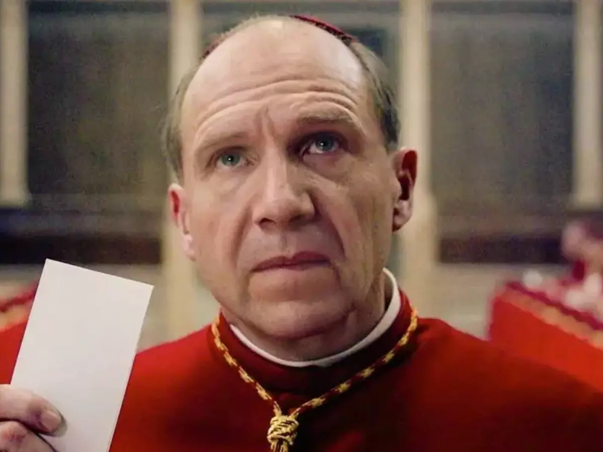 Conclave estreia no Prime Video com suspense político e atuações de peso