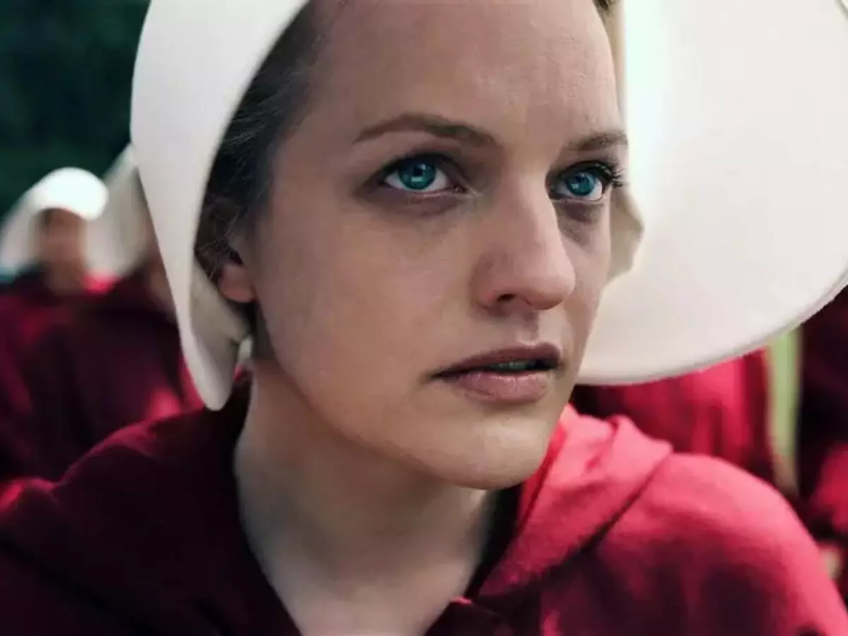 Elisabeth Moss em The Handmaid’s Tale