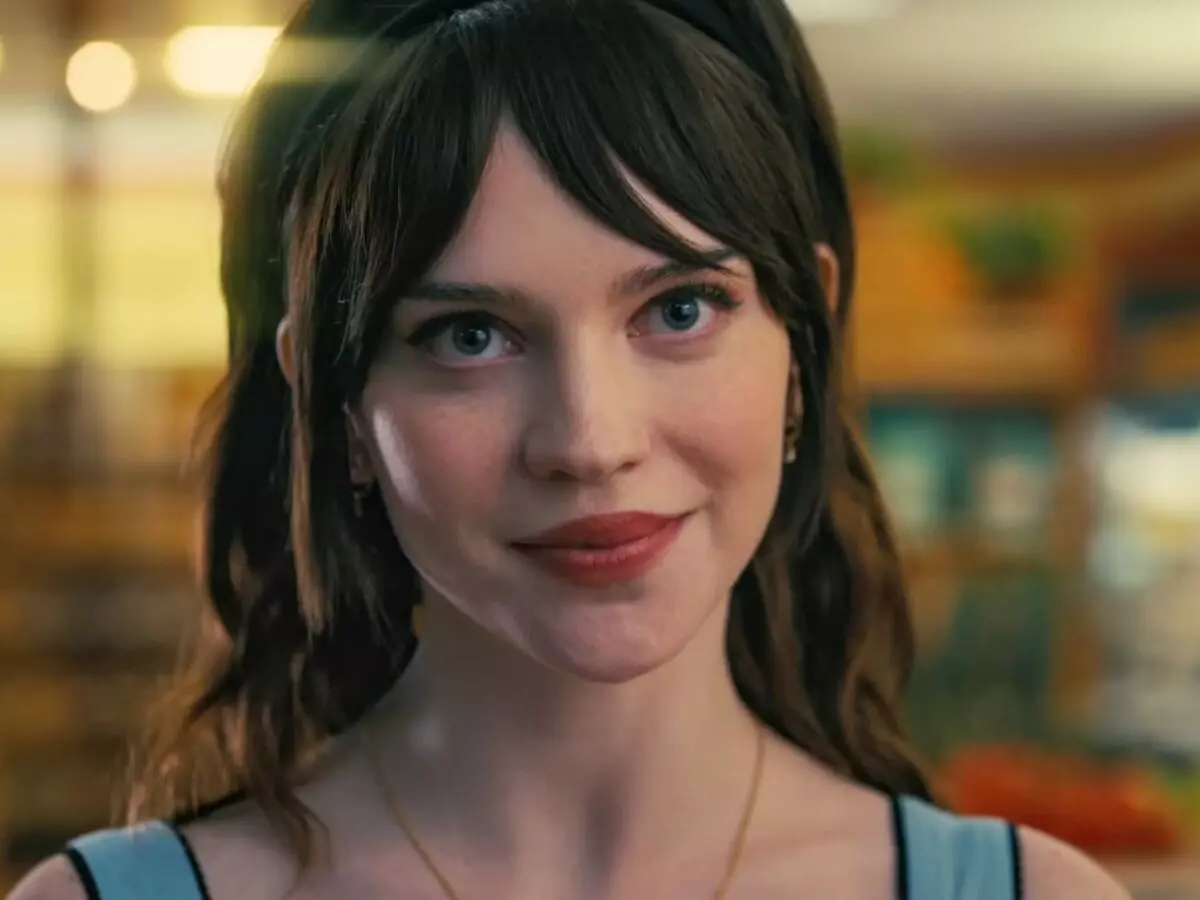 Esse filme com Sophie Thatcher que mistura sensualidade com suspense está no topo da Max