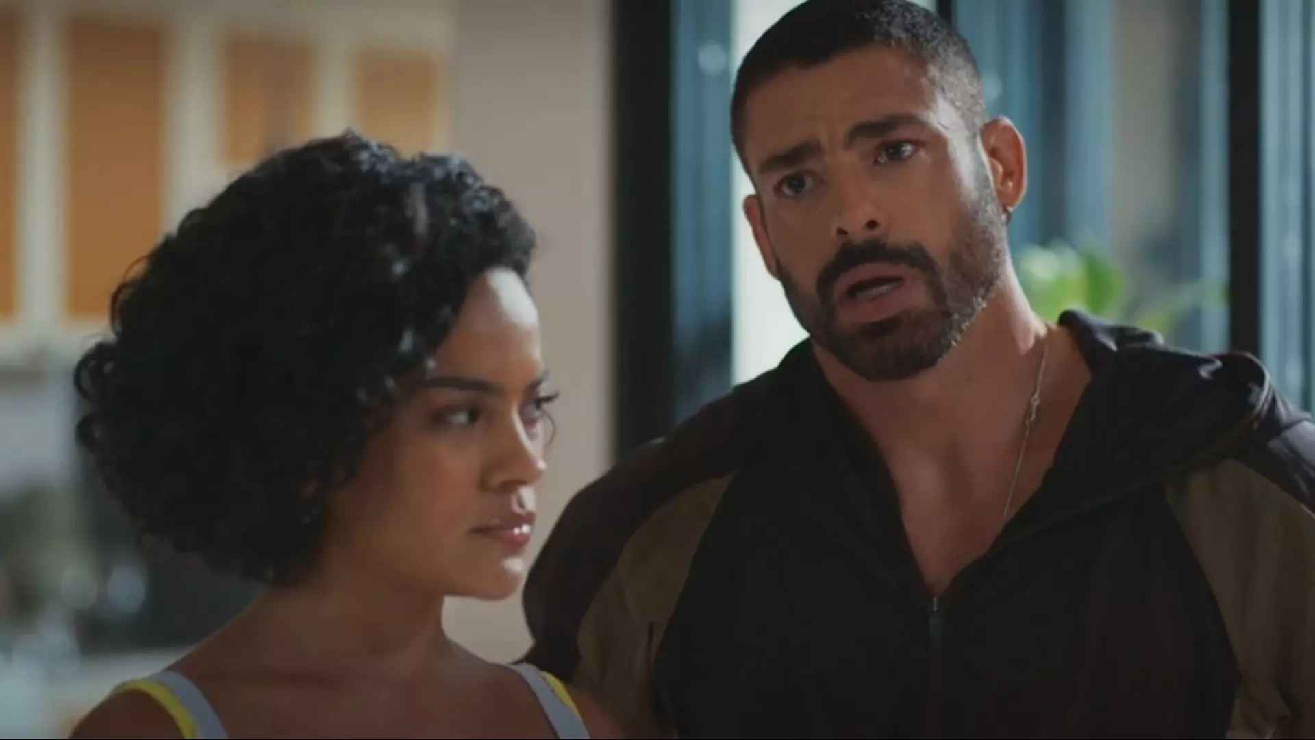 Maria de Fátima (Bella Campos) e César (Cauã Reymond) de Vale Tudo