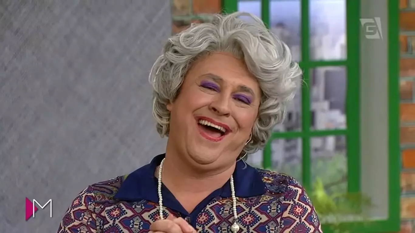 Guilherme Uzeda como a personagem Tia no programa Mulheres