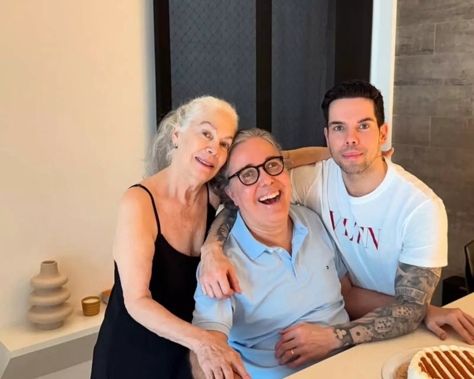 Flávio Silvino com a mãe, Diva Plácido, e o irmão Rafael Flemming