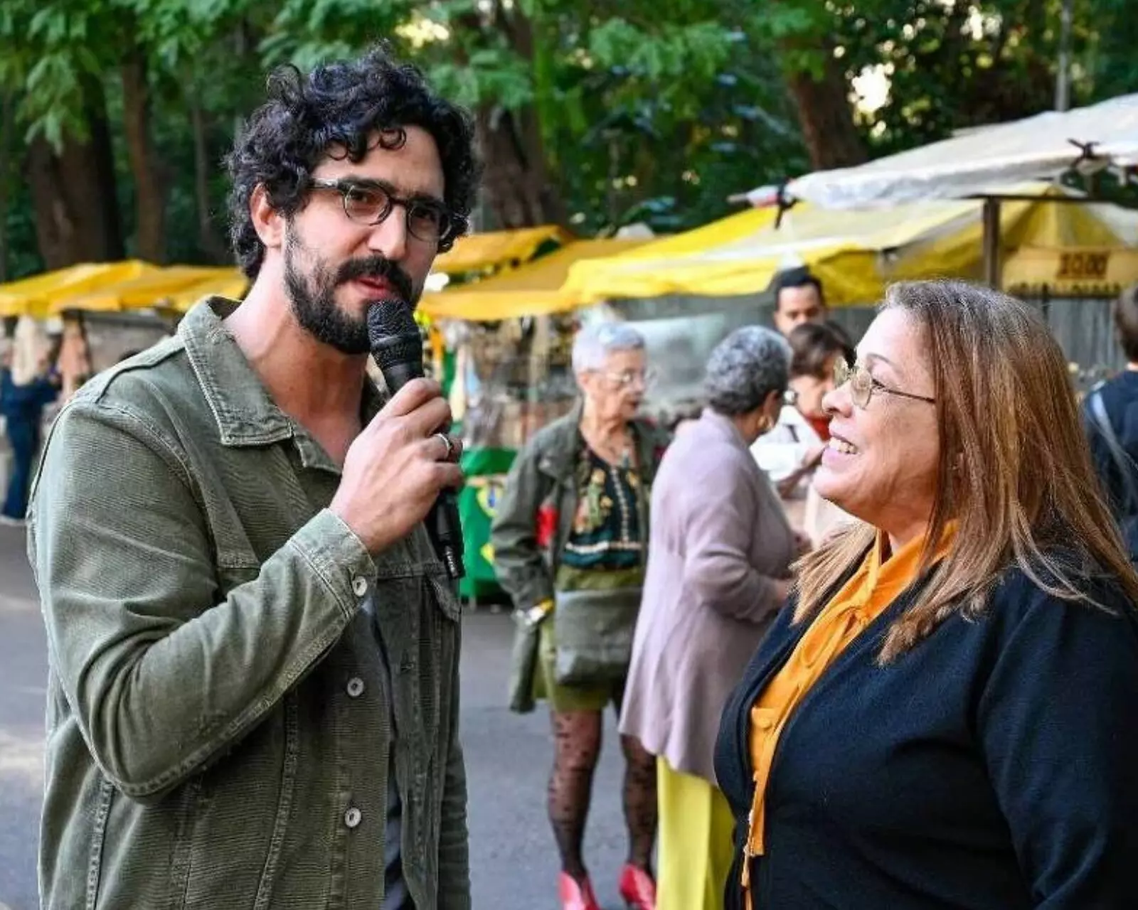 Renato Góes entrevista telespectadora