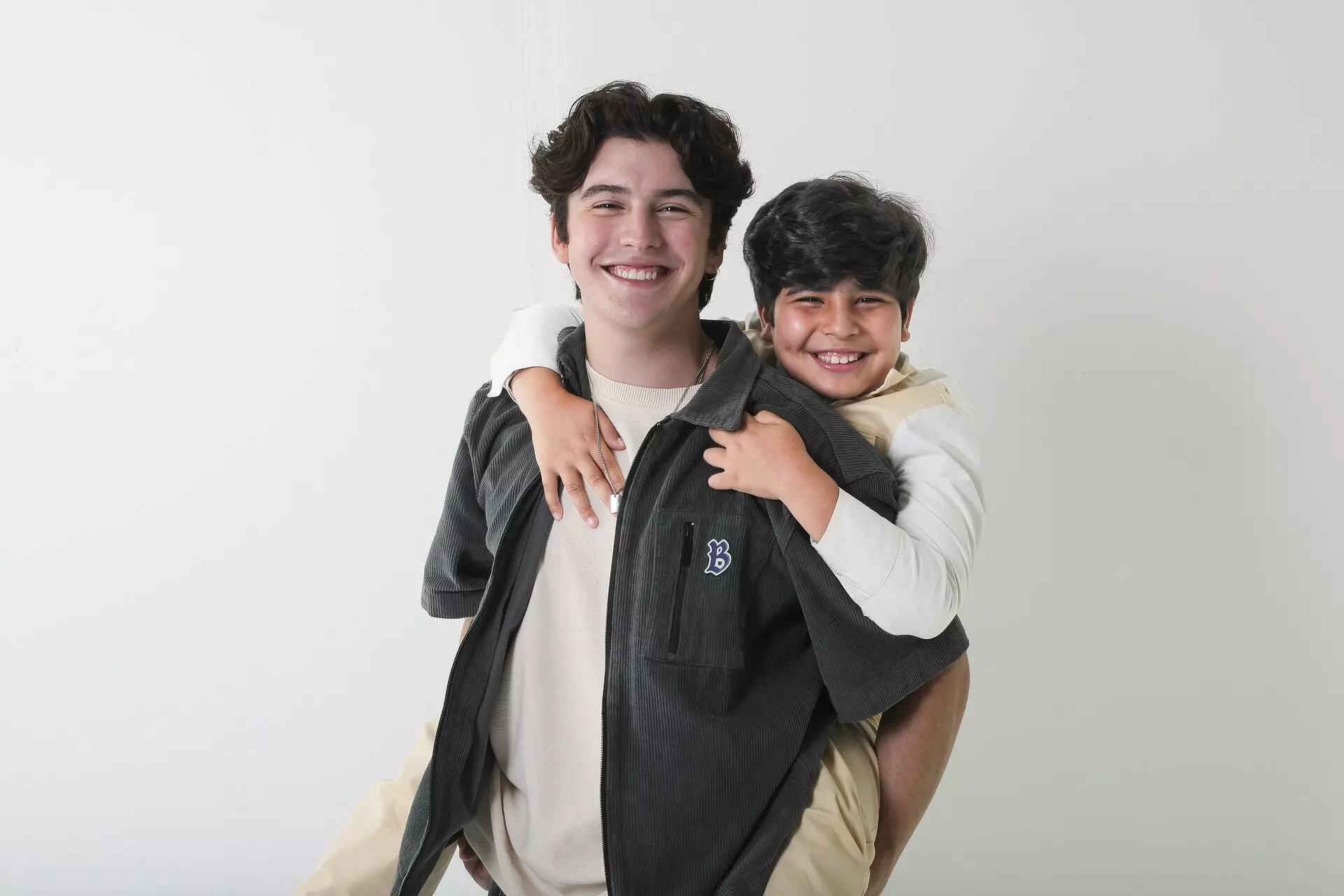 Thomas (Henrique Sganzerla) e Moisíes (Diego Laumar) de A Caverna Encantada