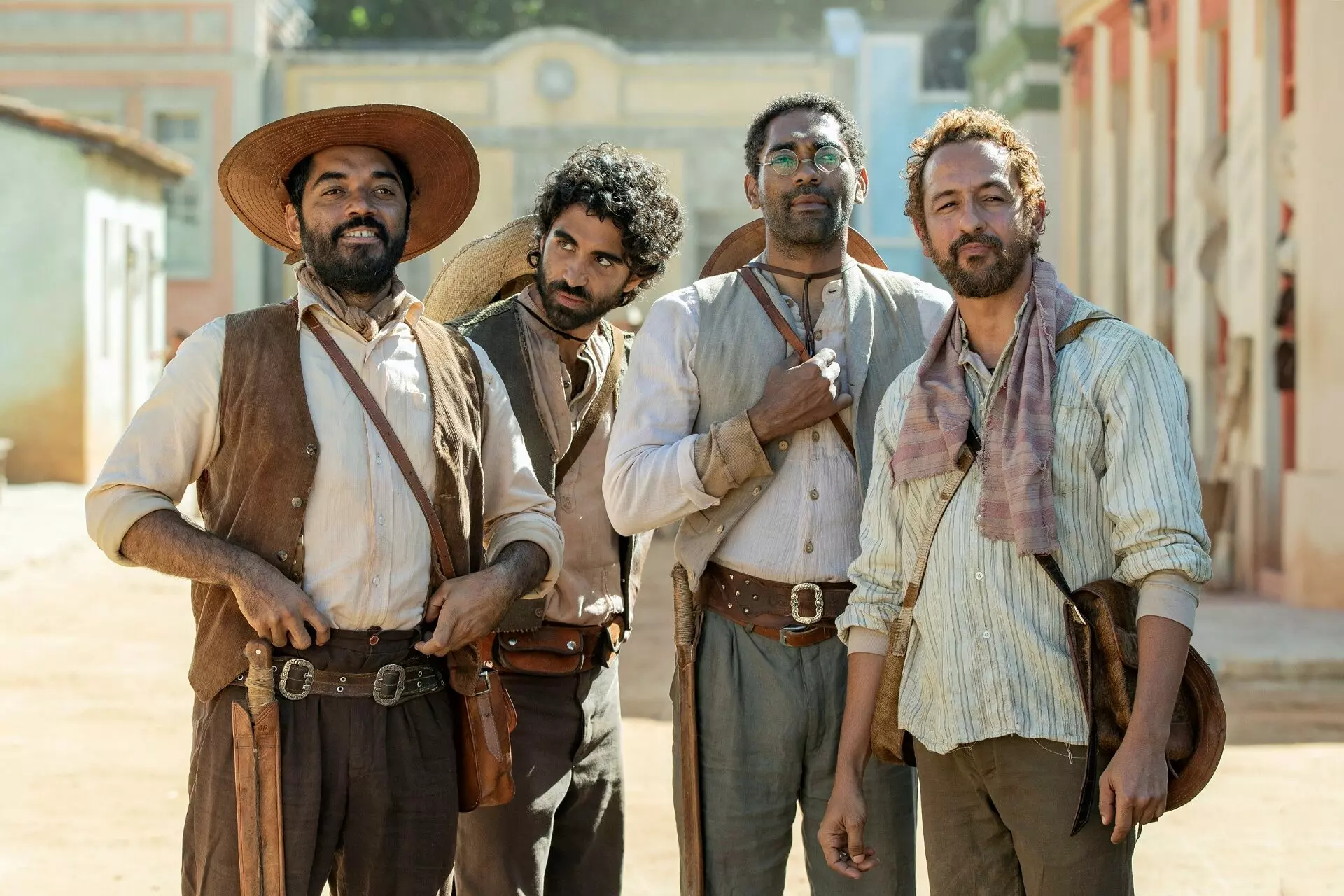 Josué (Thomás Aquino), Sabiá (Vitor Sampaio), Crispino (Ítalo Martins) e Arduíno (Irandhir Santos) em Guerreiros do Sol