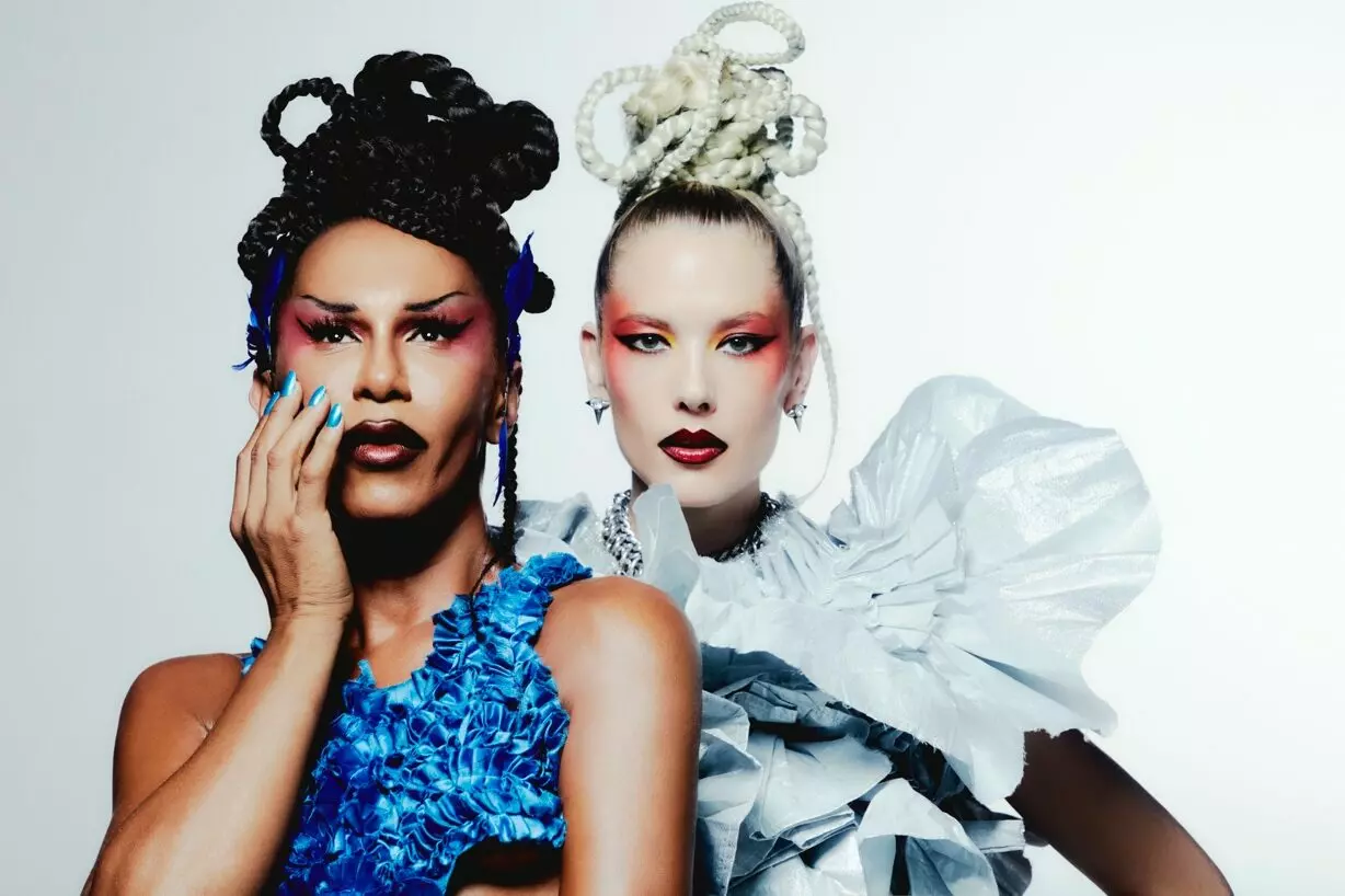 Maxi Weber e Gianne Albertoni, apresentadoras do reality show Werk It