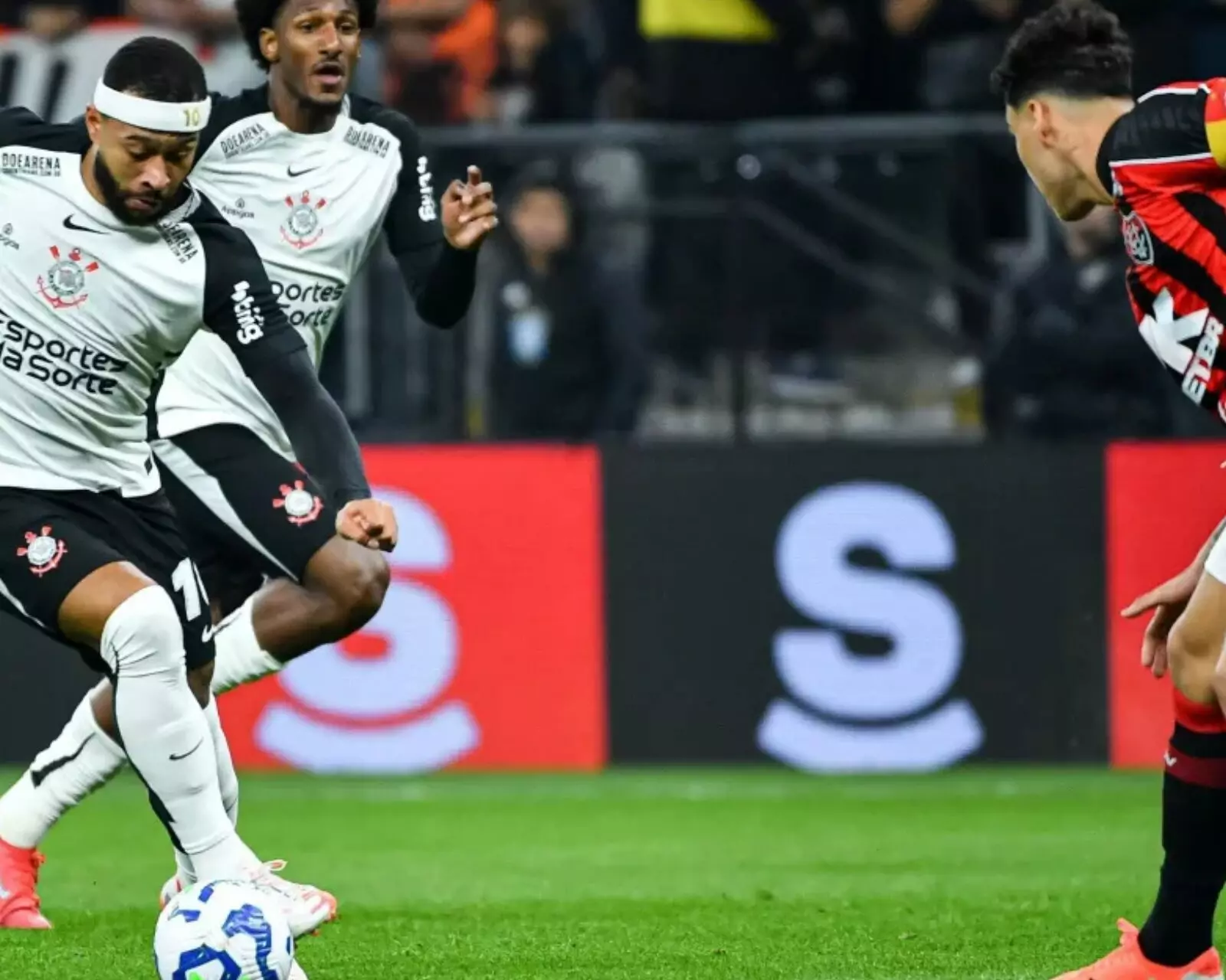 Corinthians e Vitória em jogo