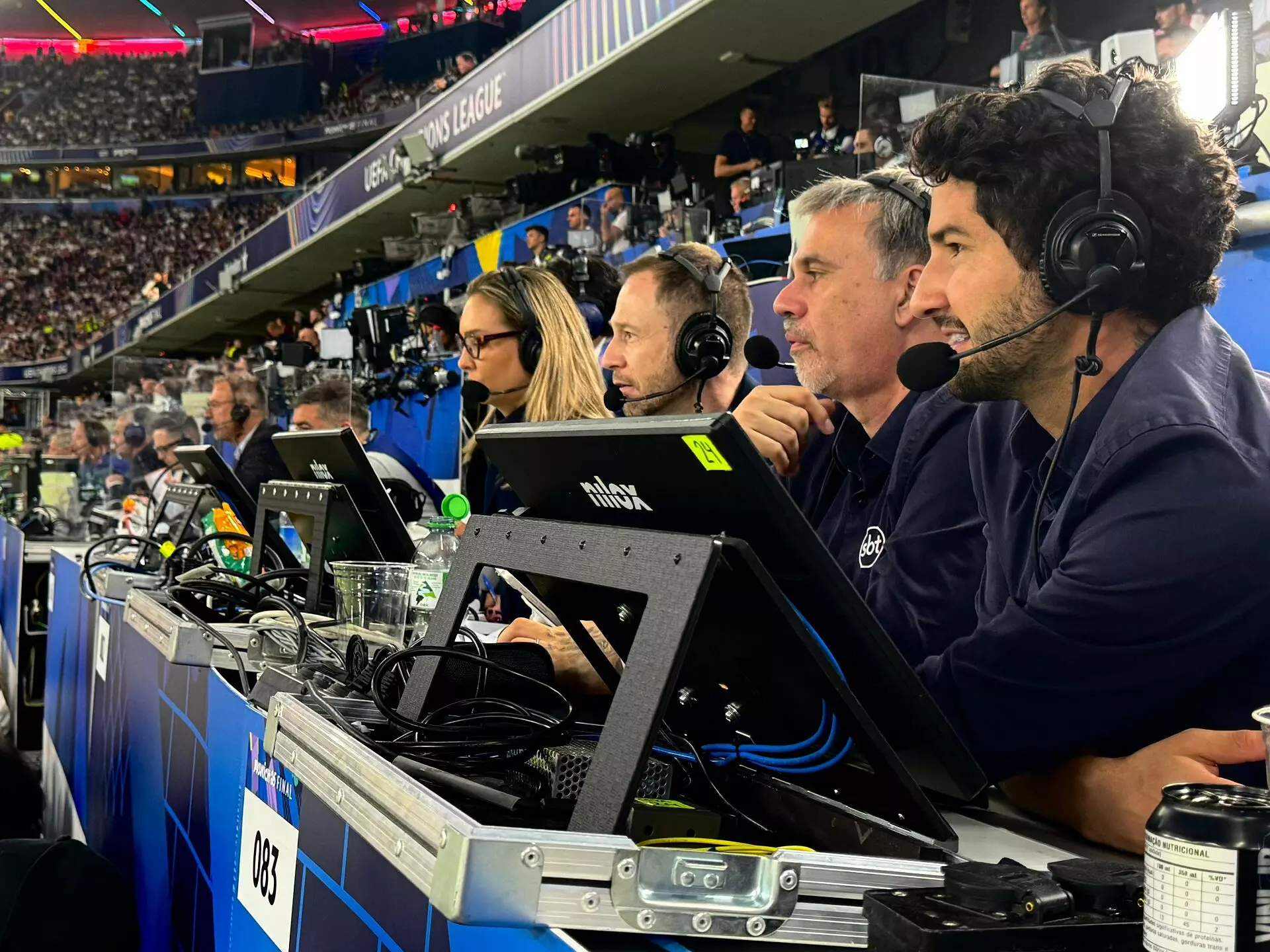 Nadine Basttos, Tiago Leifert, Mauro Beting e Alexandre Pato na transmissão de UEFA Champions League pelo SBT