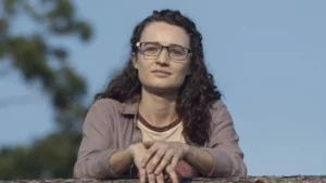 A atriz Kelley Mack, que interpretou Addy na série The Walking Dead