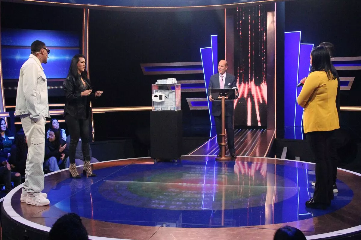 Naldo Benny e Ellen Cardoso com Marcelo de Carvalho no Mega Sonho