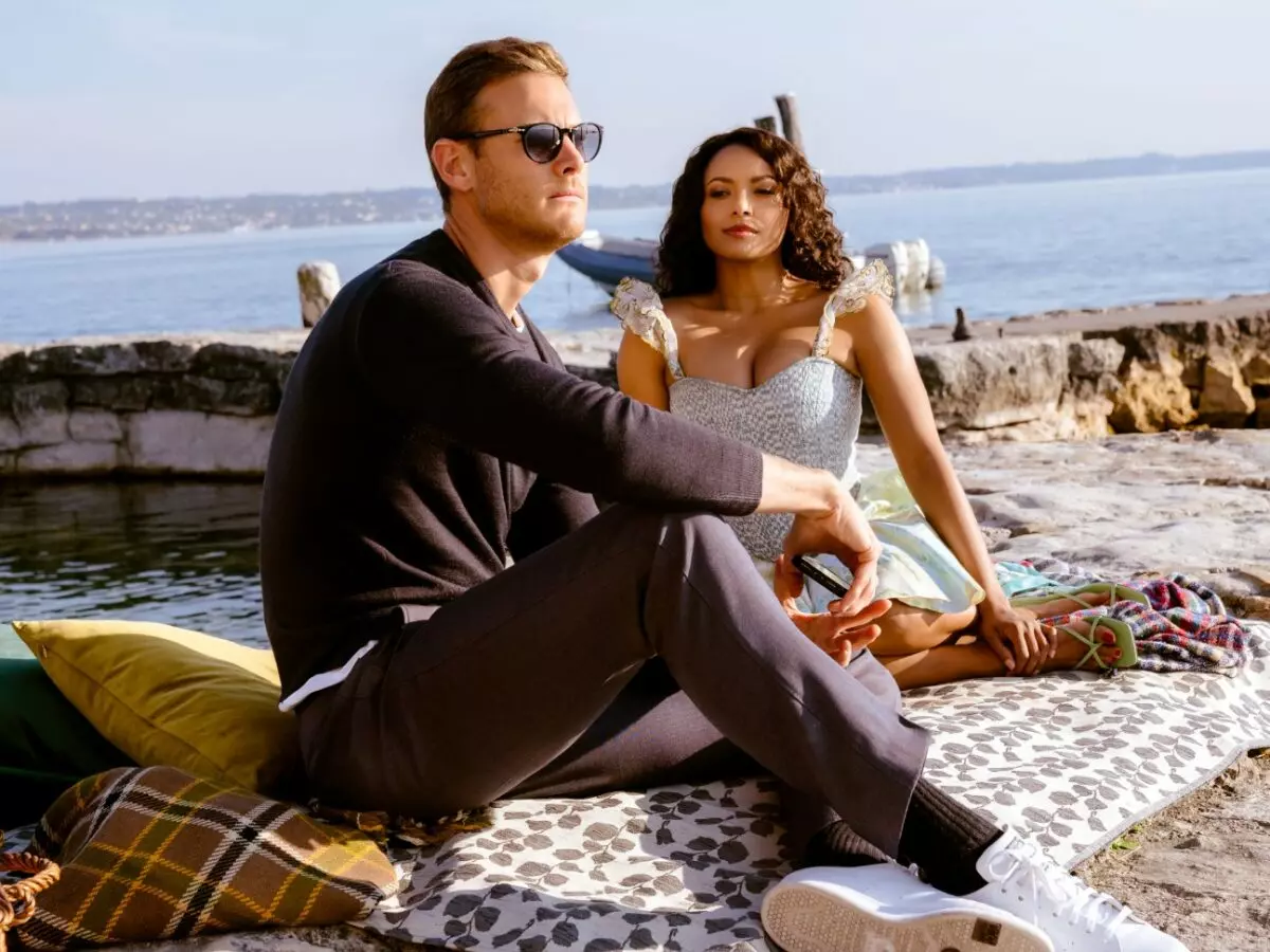 Amor em Verona: Romance e conflito cultural em comédia romântica da Netflix