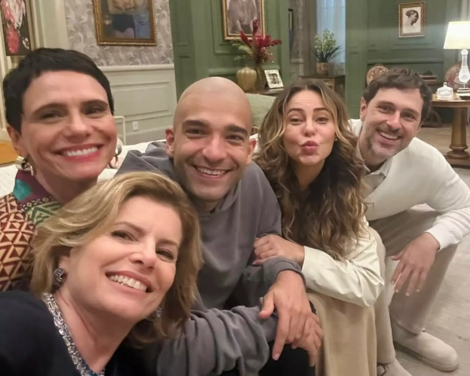 Debora Bloch e elenco da família Roitman