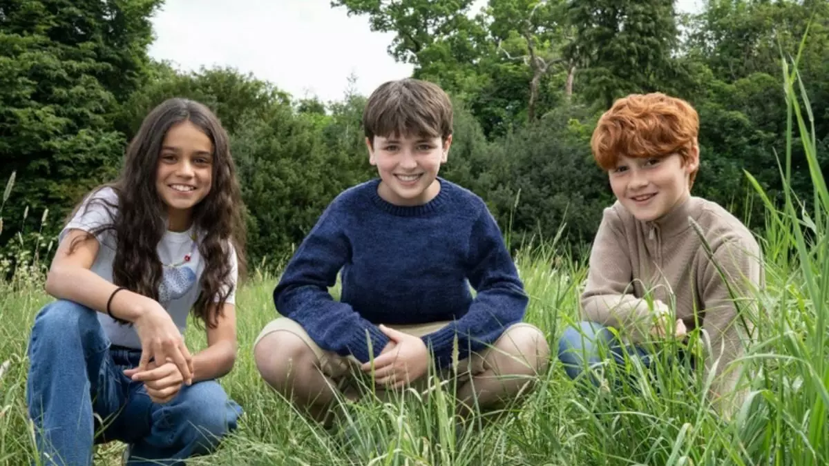 Dominic McLaughlin, Arabella Stanton e Alastair Stout como Harry, Hermione e Ron