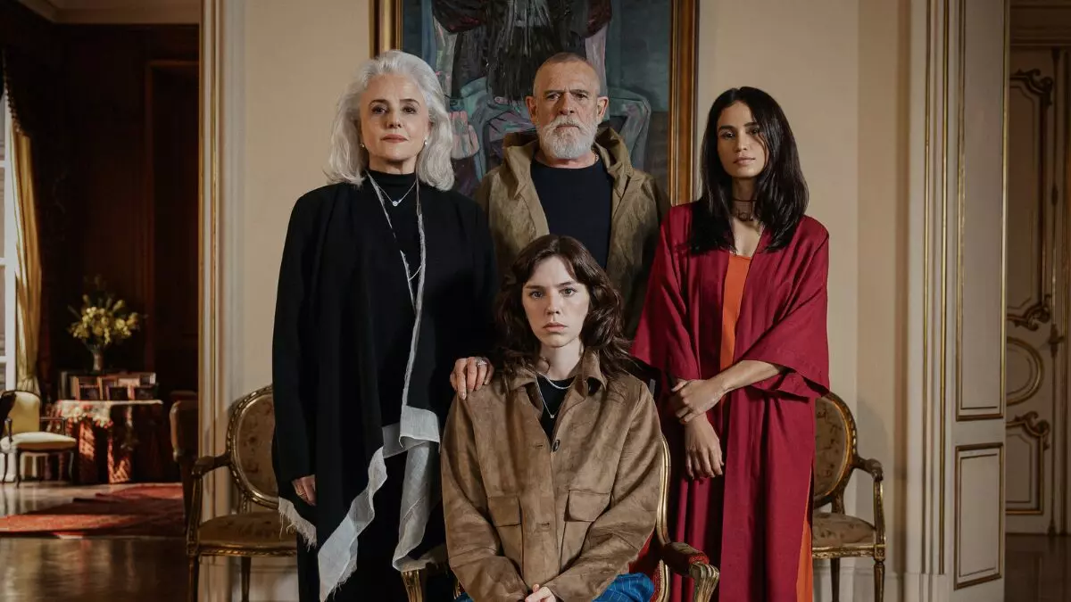 Marieta Severo, Alice Wegmann, Nanda Costa e José de Abreu em nova série da Netflix