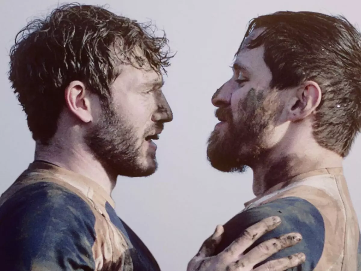 O conflito no rúgbi em filme com casal gay no Prime Video”