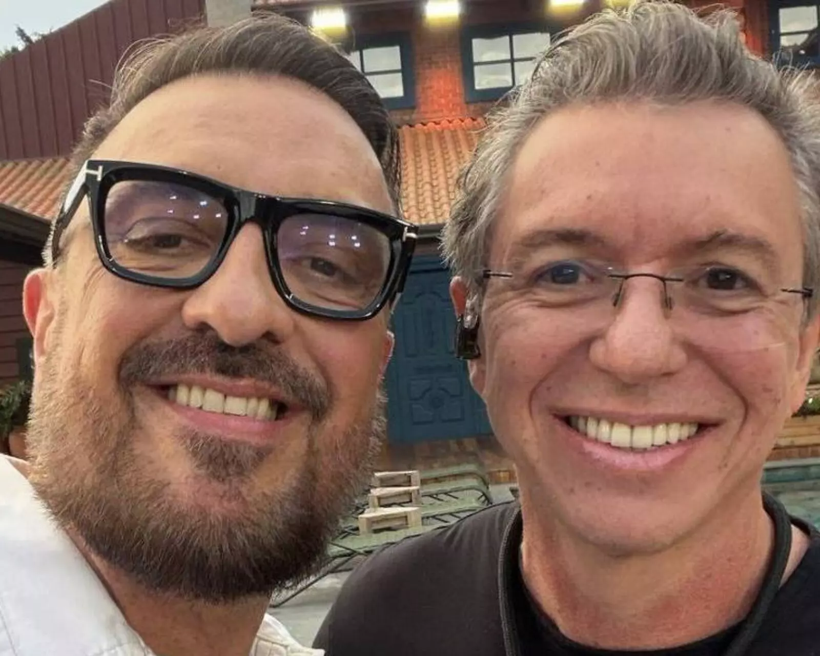 Rodrigo Carelli e Boninho na sede de A Fazenda 17