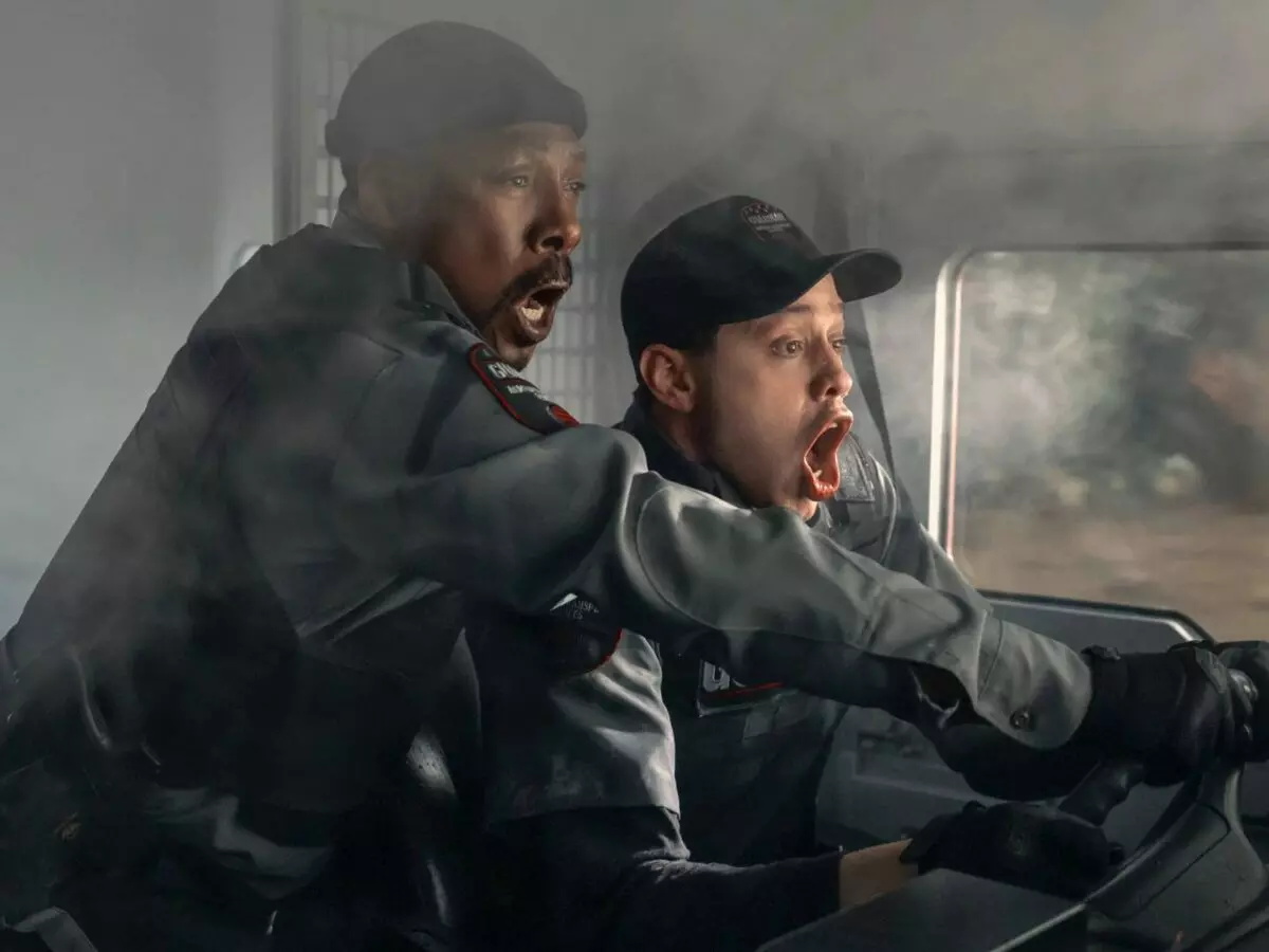 A Última Missão no Prime Video traz assalto a carro-forte e parceria improvável em fuga urbana