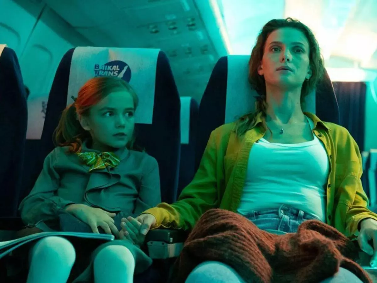 Passageiro 666 no Prime Video: filme russo ambientado em voo noturno aposta em tensão psicológica