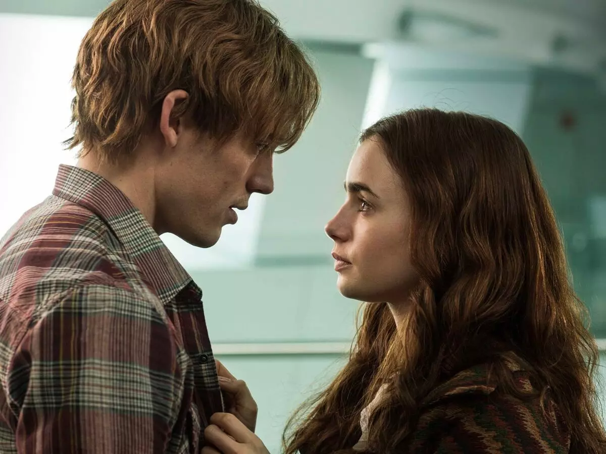 Romance acompanha amizade, tempo e decisões que moldam destinos