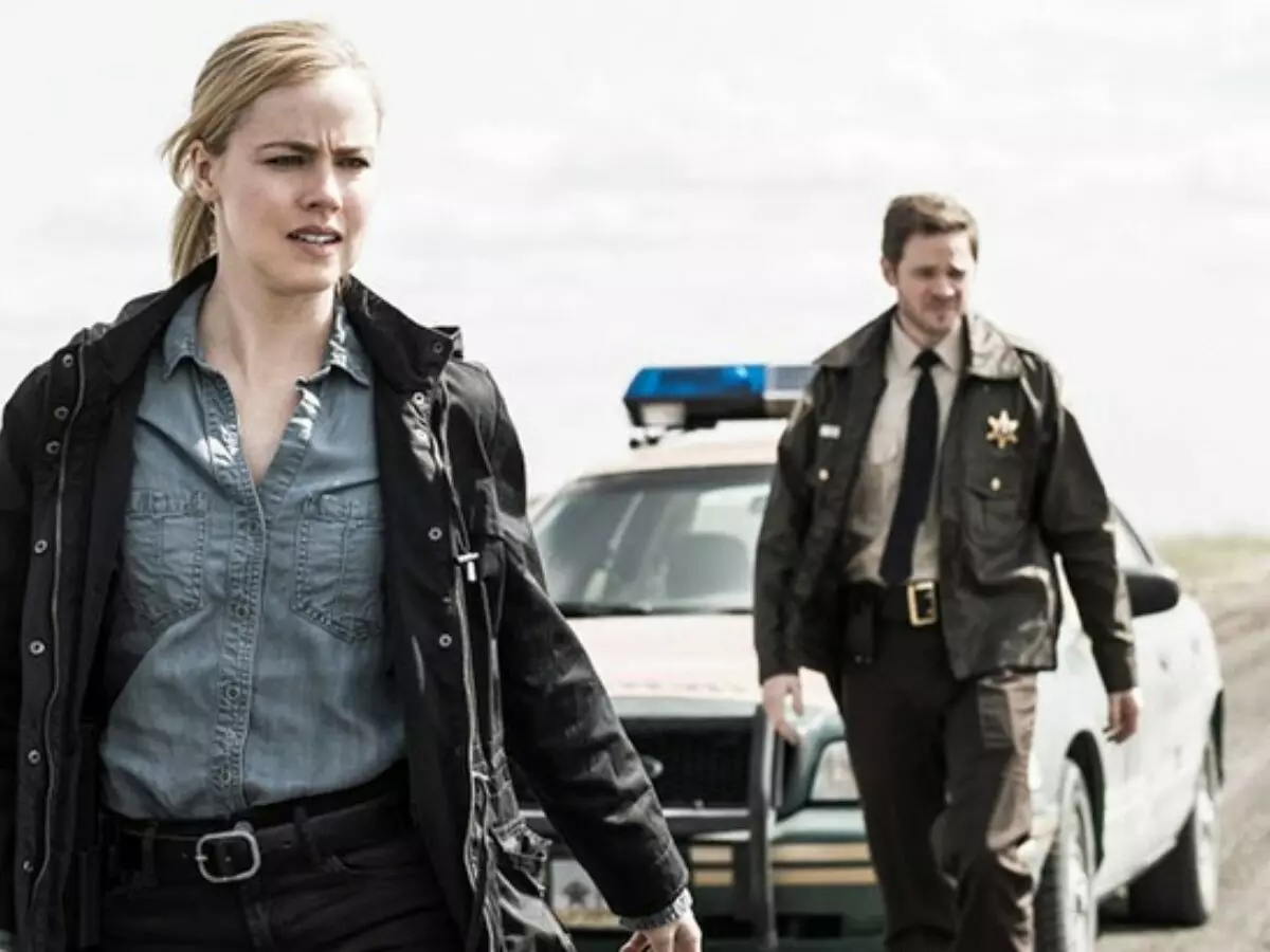 Os Portões do Inferno no Prime Video: Investigação criminal em cidade isolada move a trama