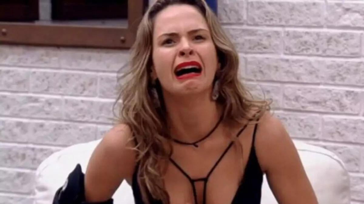 Ana Paula Renault participou do paredão falso no BBB 16