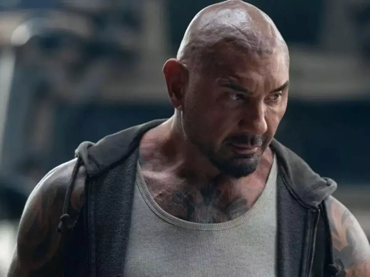 Filme de ação com Dave Bautista chega ao Prime Video com trama sobre agentes e filhos envolvidos com cartel