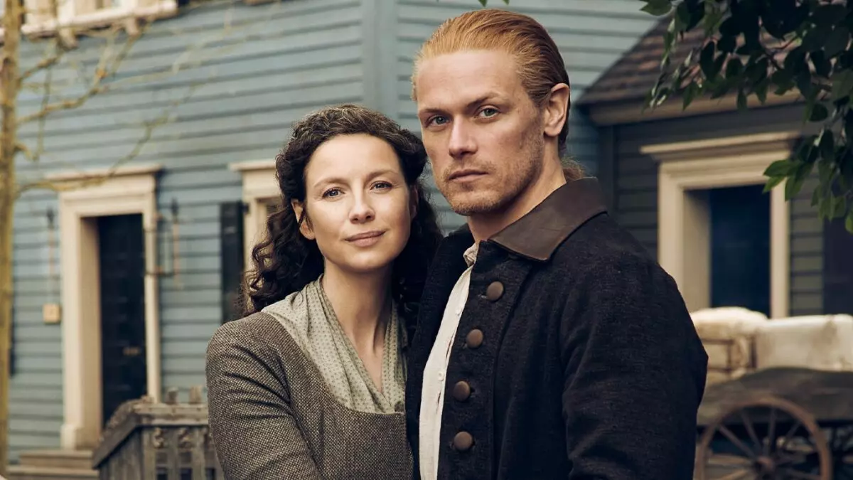 Jamie (Sam Heughan) e Claire (Caitríona Balfe)