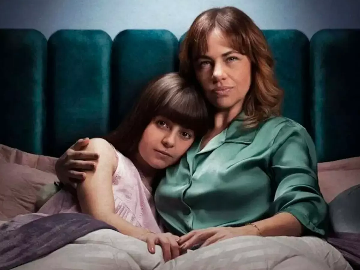 #SalveRosa: filme brasileiro da Netflix debate fama infantil e pressão nas redes sociais