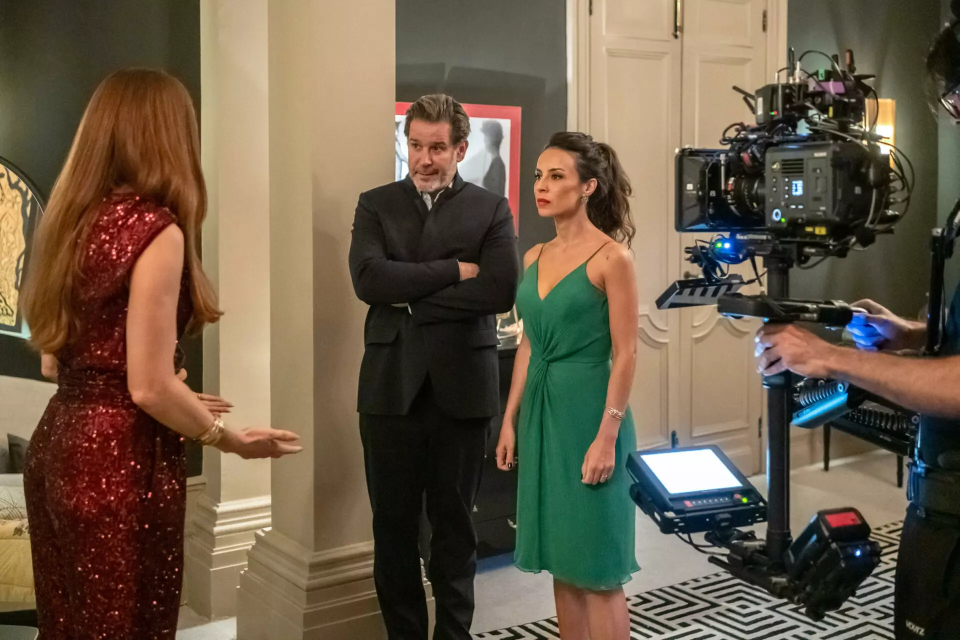 Zenilda (Andréia Horta) confronta a intimidade de Ferette (Murilo Benício) e Arminda (Grazi Massafera). Ferette exige que Arminda se desculpe com Zenilda. Arminda pede desculpas. Zenilda pede um cargo no jurídico da fundação. *** Local Caption *** Cap69 – cena 29 - Zenilda (Andréia Horta) confronta a intimidade de Ferette (Murilo Benício) e Arminda (Grazi Massafera). Ferette exige que Arminda se desculpe com Zenilda. Arminda pede desculpas. Zenilda pede um cargo no jurídico da fundação.