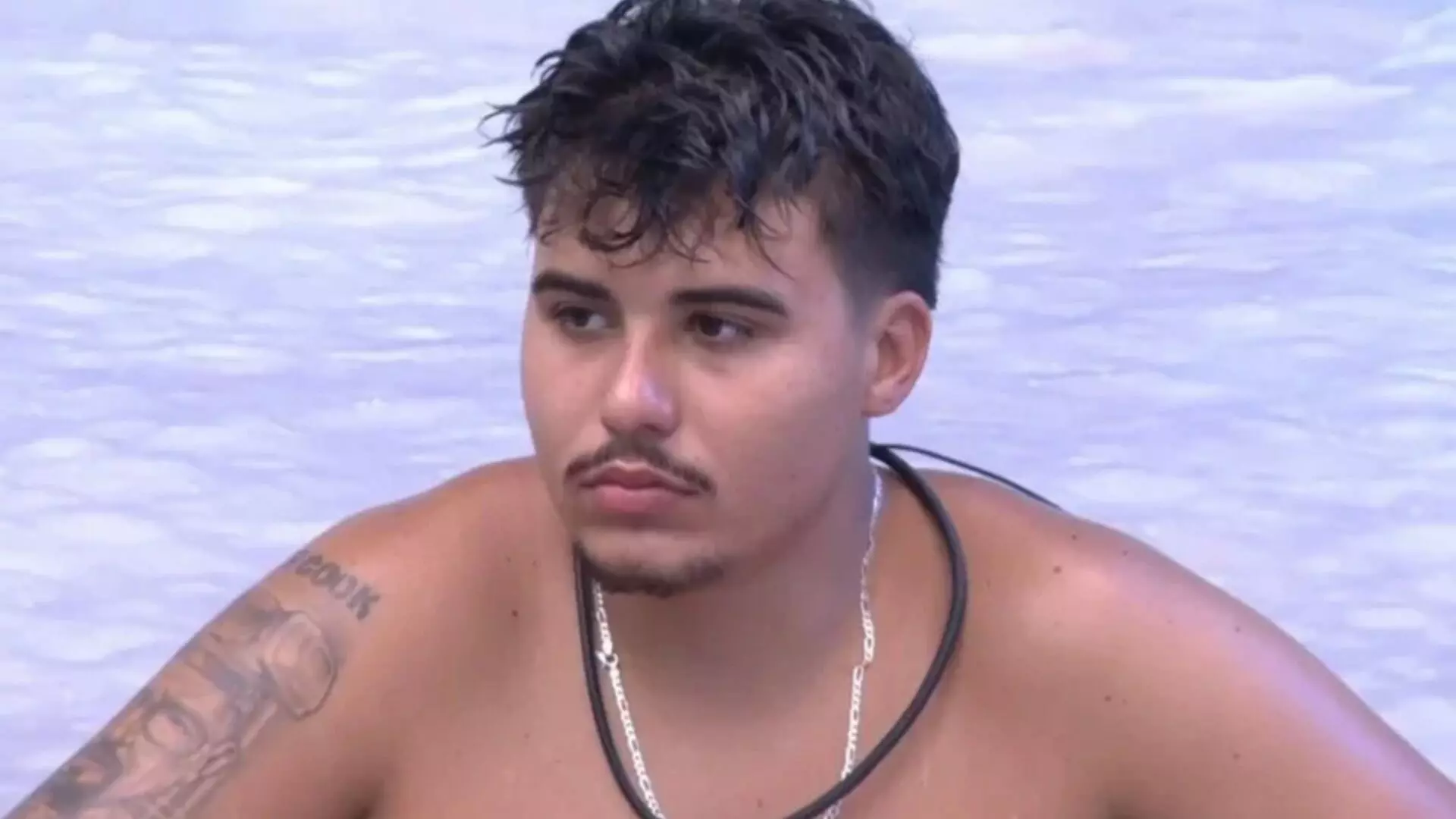 BBB 26: Pedro sai de clínica psiquiátrica após dois meses internado; veja imagens