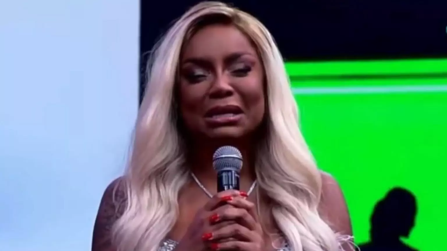 Cariúcha emocionada na estreia do Superpop