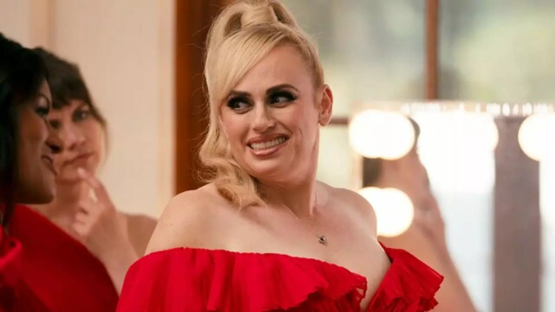 Duro de Casar no Prime Video: Comédia de ação com Rebel Wilson transforma casamento em campo de batalha