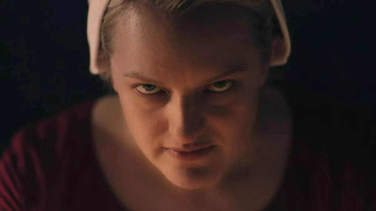 Elisabeth Moss como June