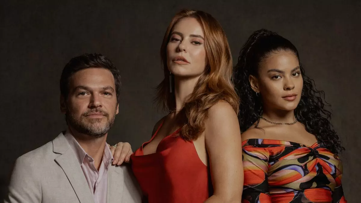 Emílio Dantas, Paolla Oliveir e Bella Campos