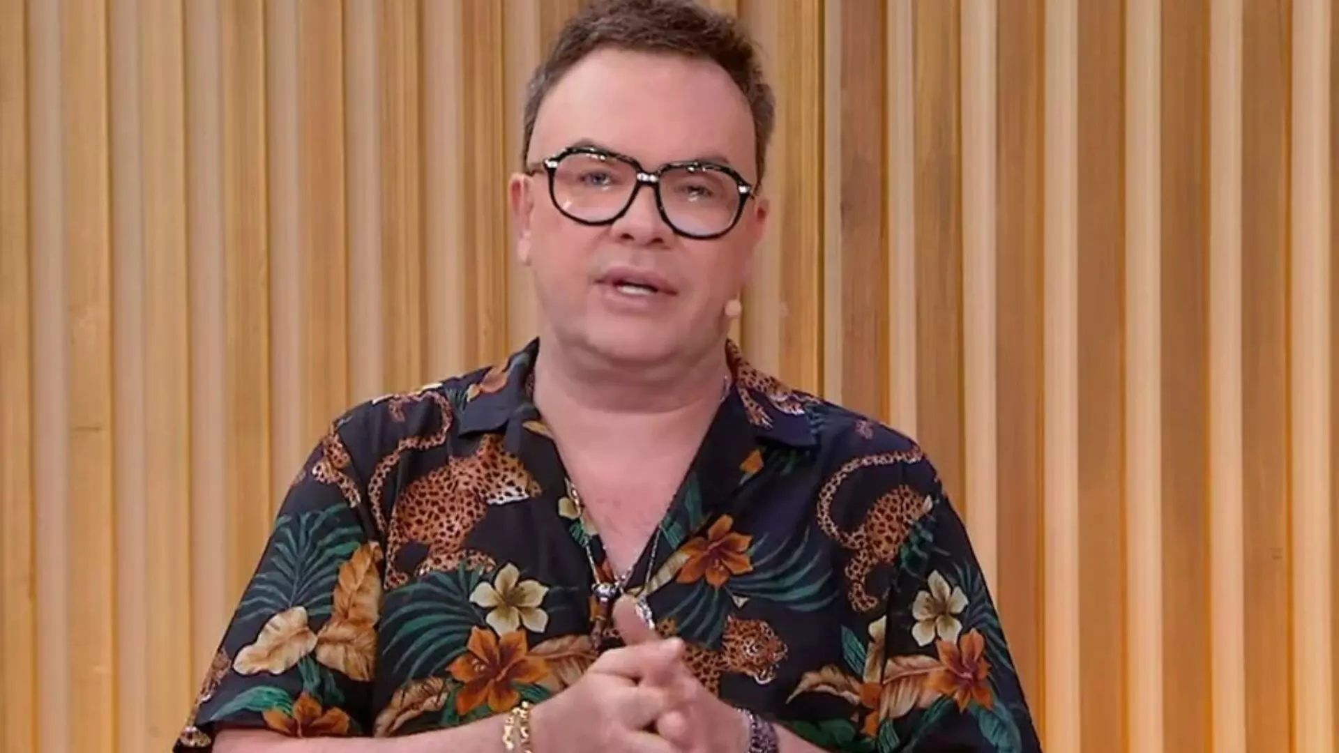Estado delicado! Felipeh Campos é internado em São Paulo