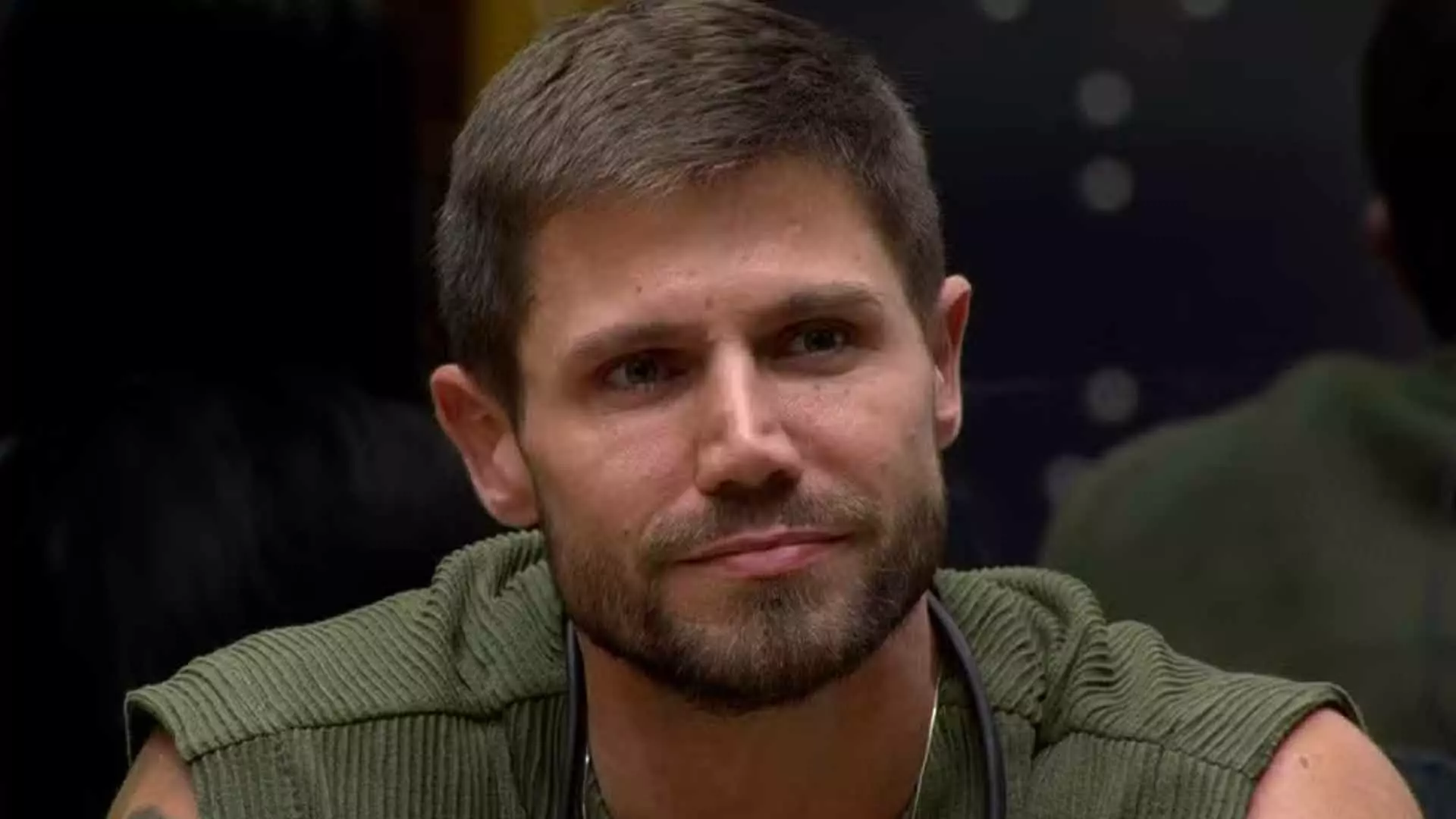 Jonas Sulzbach segue chamando atenção dentro e fora do BBB