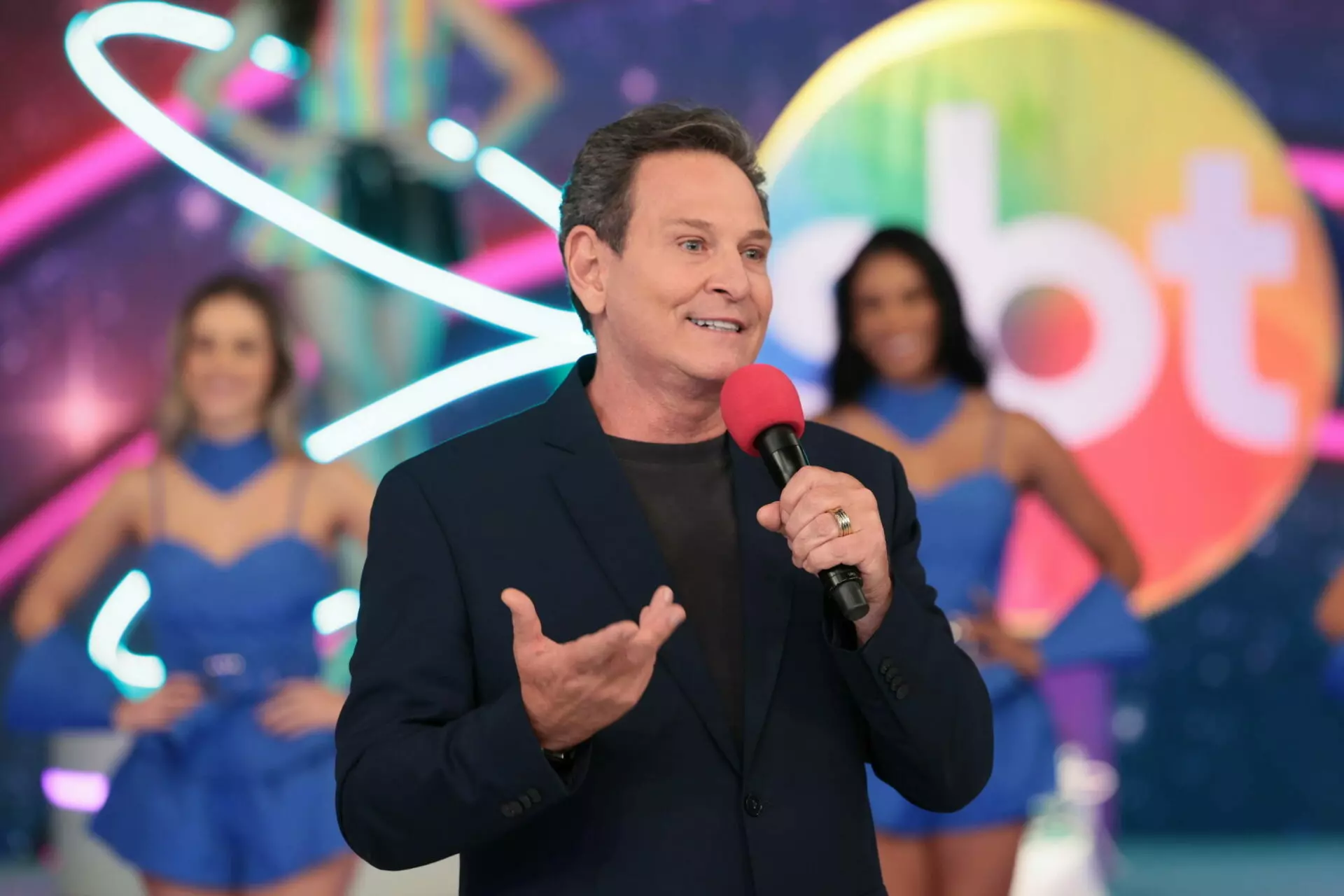 Luis Ricardo comanda o Viva Noite no SBT
