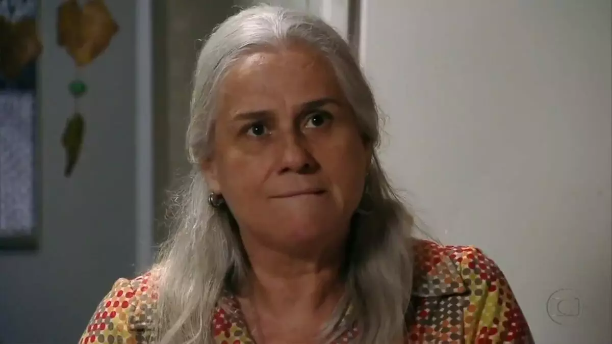 Mãe Lucinda, personagem interpretada por Vera Holtz em Avenida Brasil
