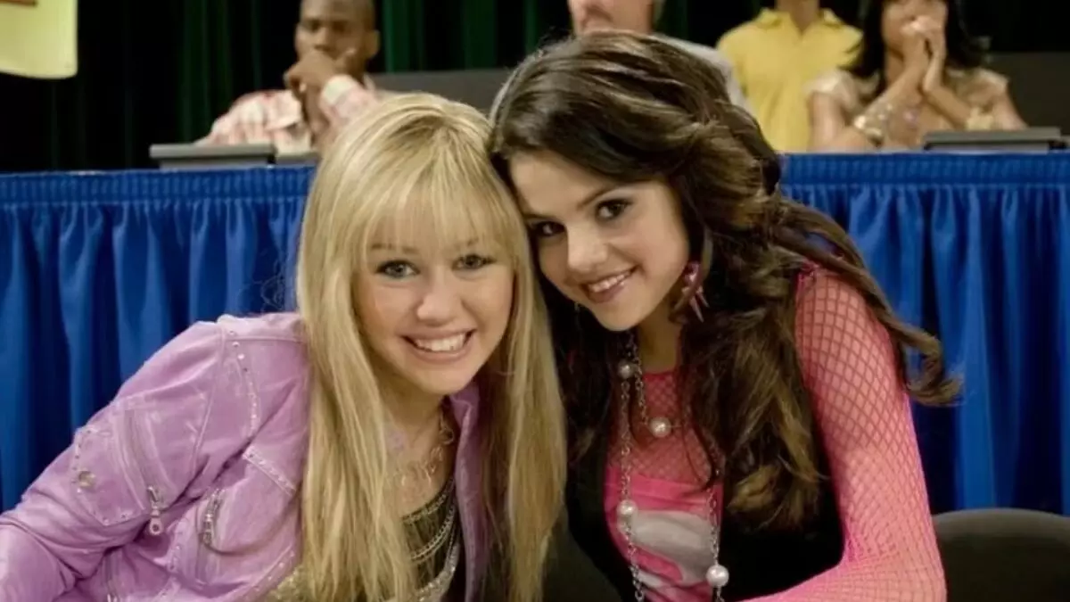 Miley Cyrus e Selena Gomez em Hannah Montana