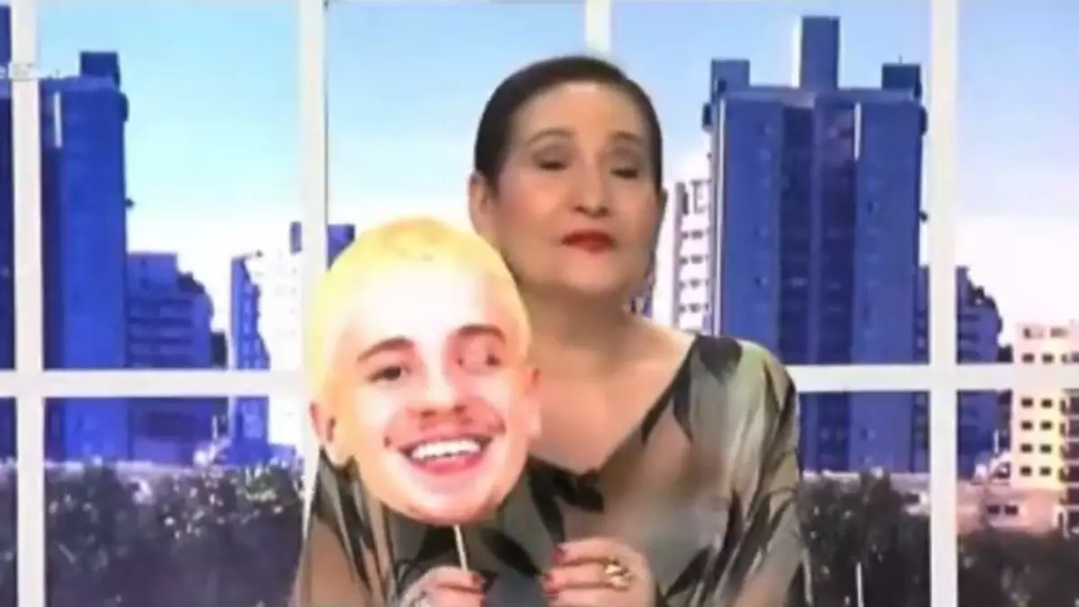 Sonia Abrão faz homenagem inusitada para Juliano Floss no A Tarde é Sua
